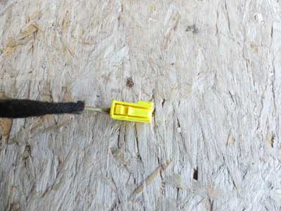 Mercedes Yellow 2 Pin 2 Wire Connector 04154501283